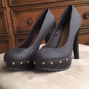 Studded Leather Platform Pump